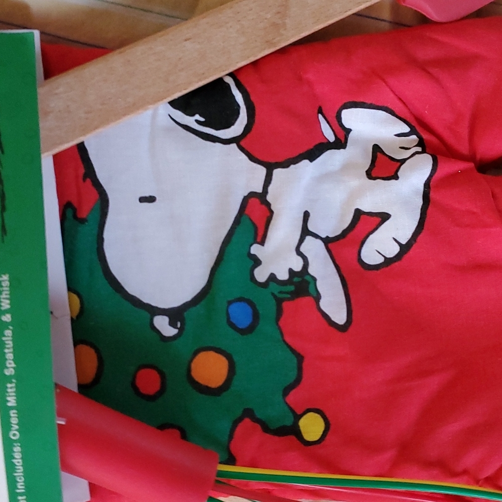 Peanuts Holiday Kitchen Set - Picture 6 of 9
